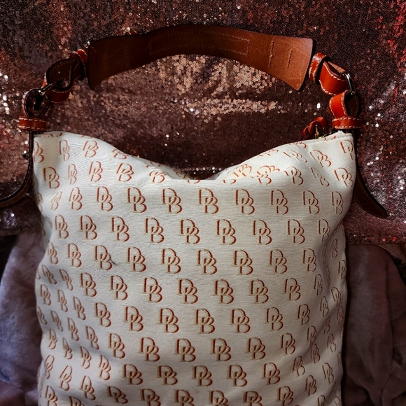 Signature Dooney & Bourke - Picture 5 of 6